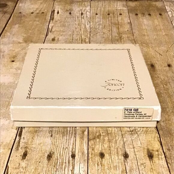 Vintage Fenton 1984 Christmas Fantasy Plate Numbered - Picture 6 of 7